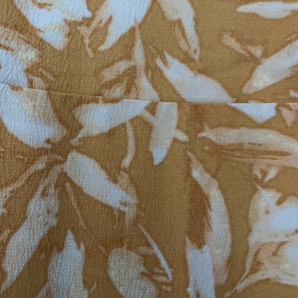 a. New day. Size XS. Collor floral tan & orang - Picture 2 of 7